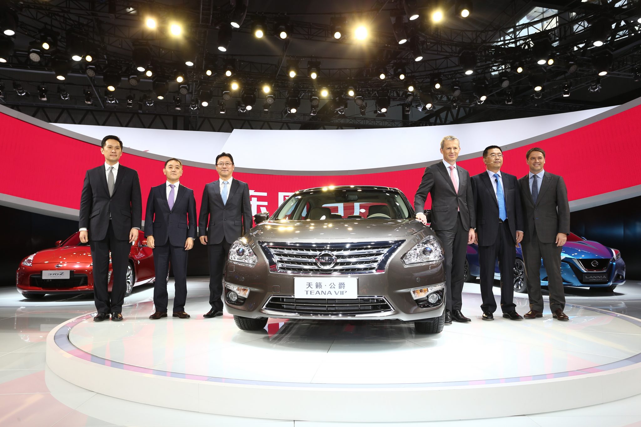 Dongfeng Nissan Reveals Venucia T70 at Guangzhou The News Wheel