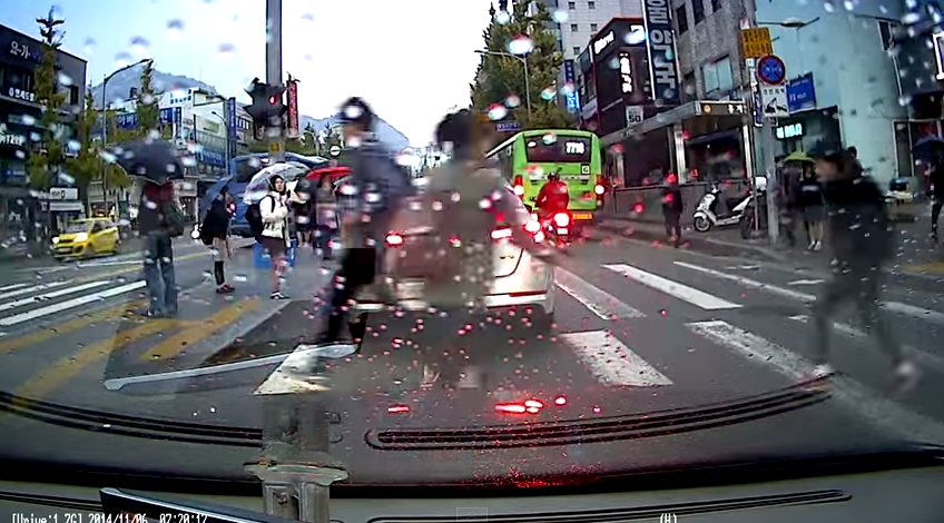 Korean Dash Cam Video Of Head On Collision Is Not What You D Expect The News Wheel