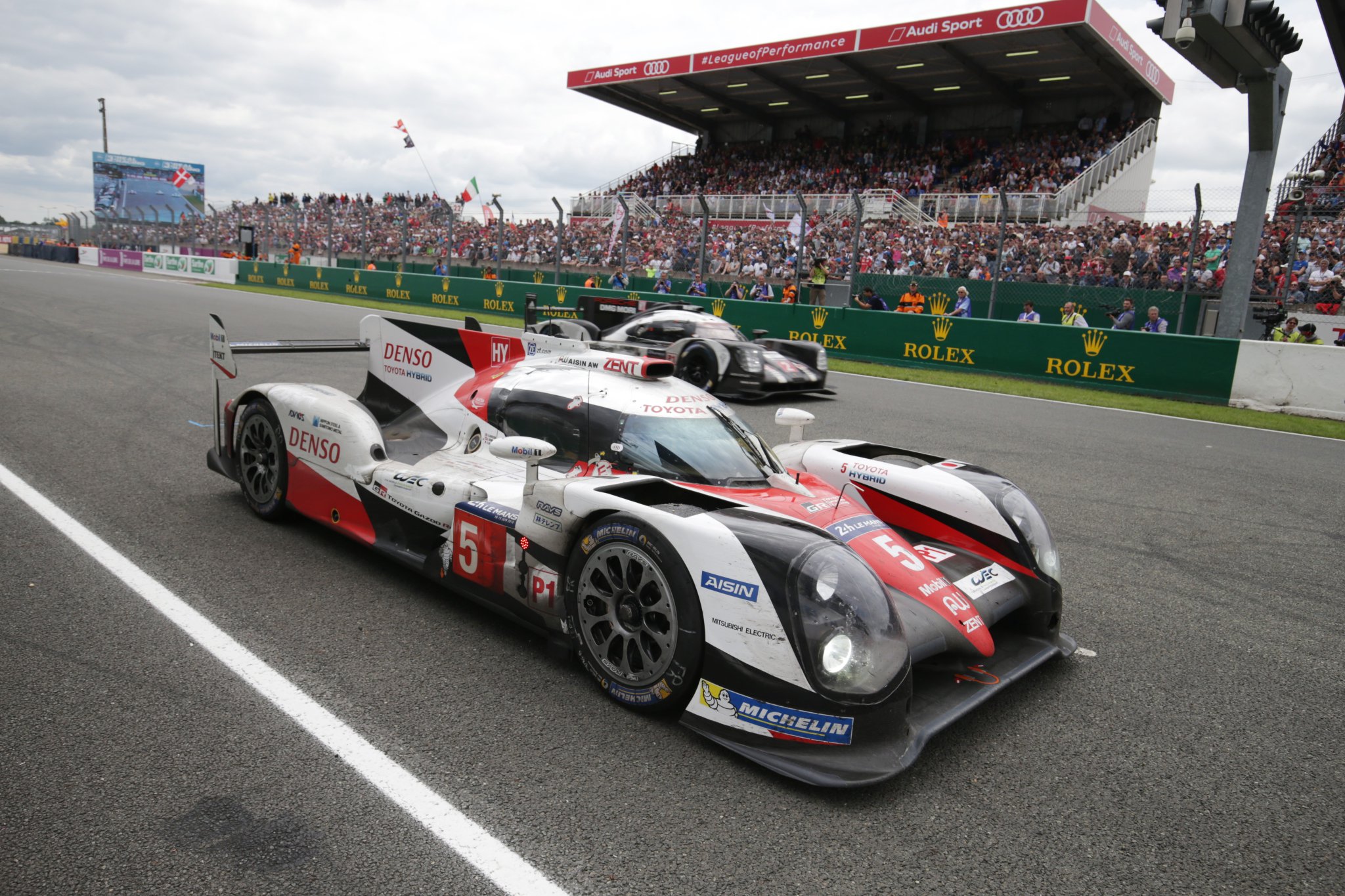 5-Toyota-TS050-Hybrid-LMP1-car.jpg