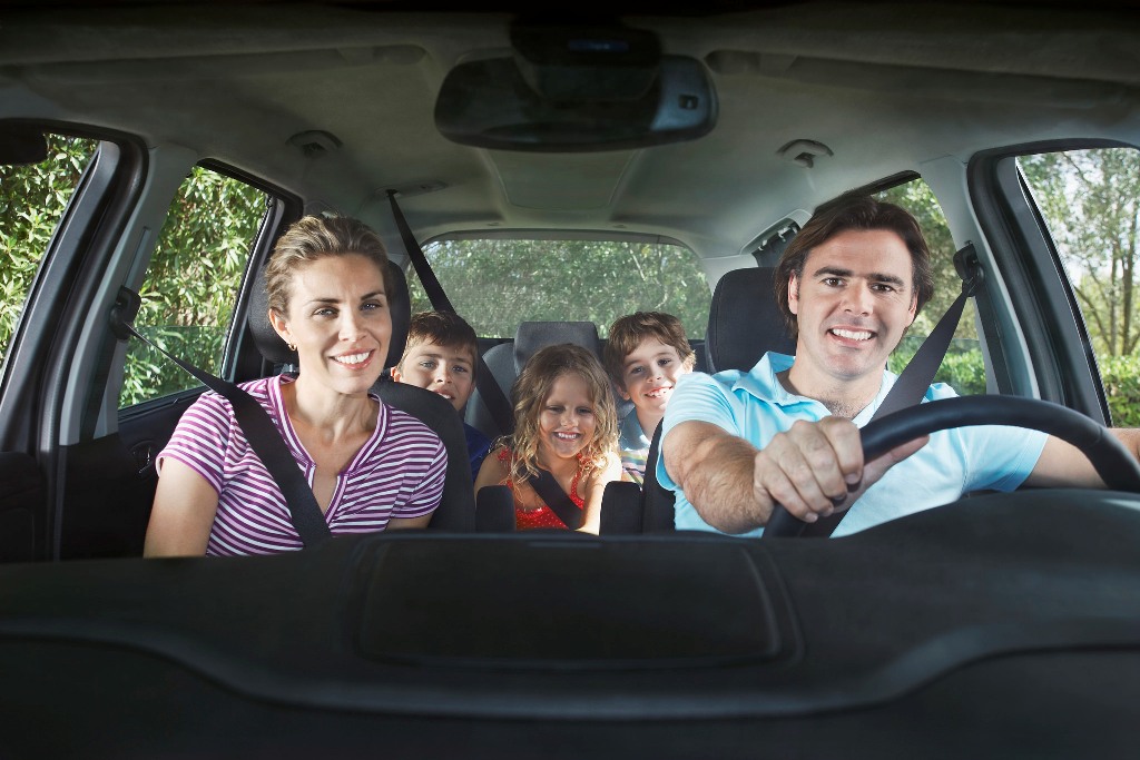 21 Best Road Trip Games to Play on Family Vacation - Car ...