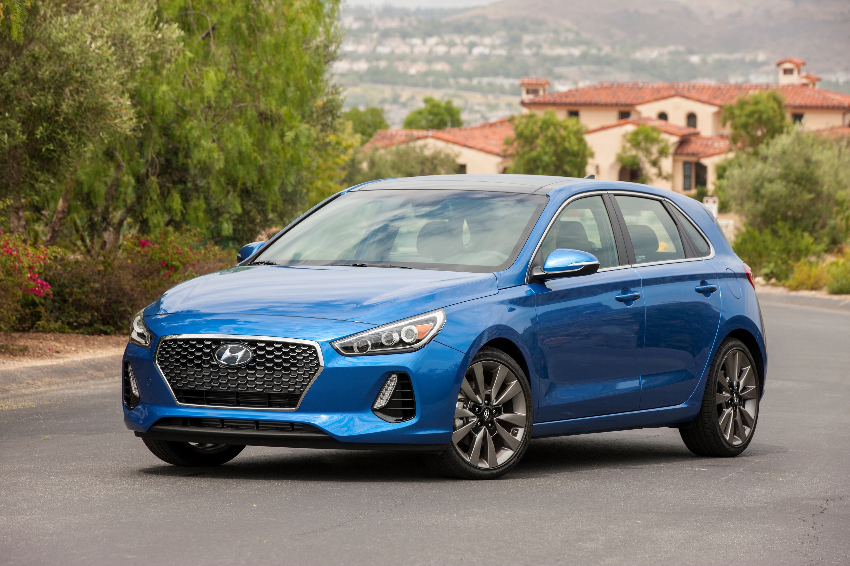 2018-hyundai-elantra-gt-overview-the-news-wheel