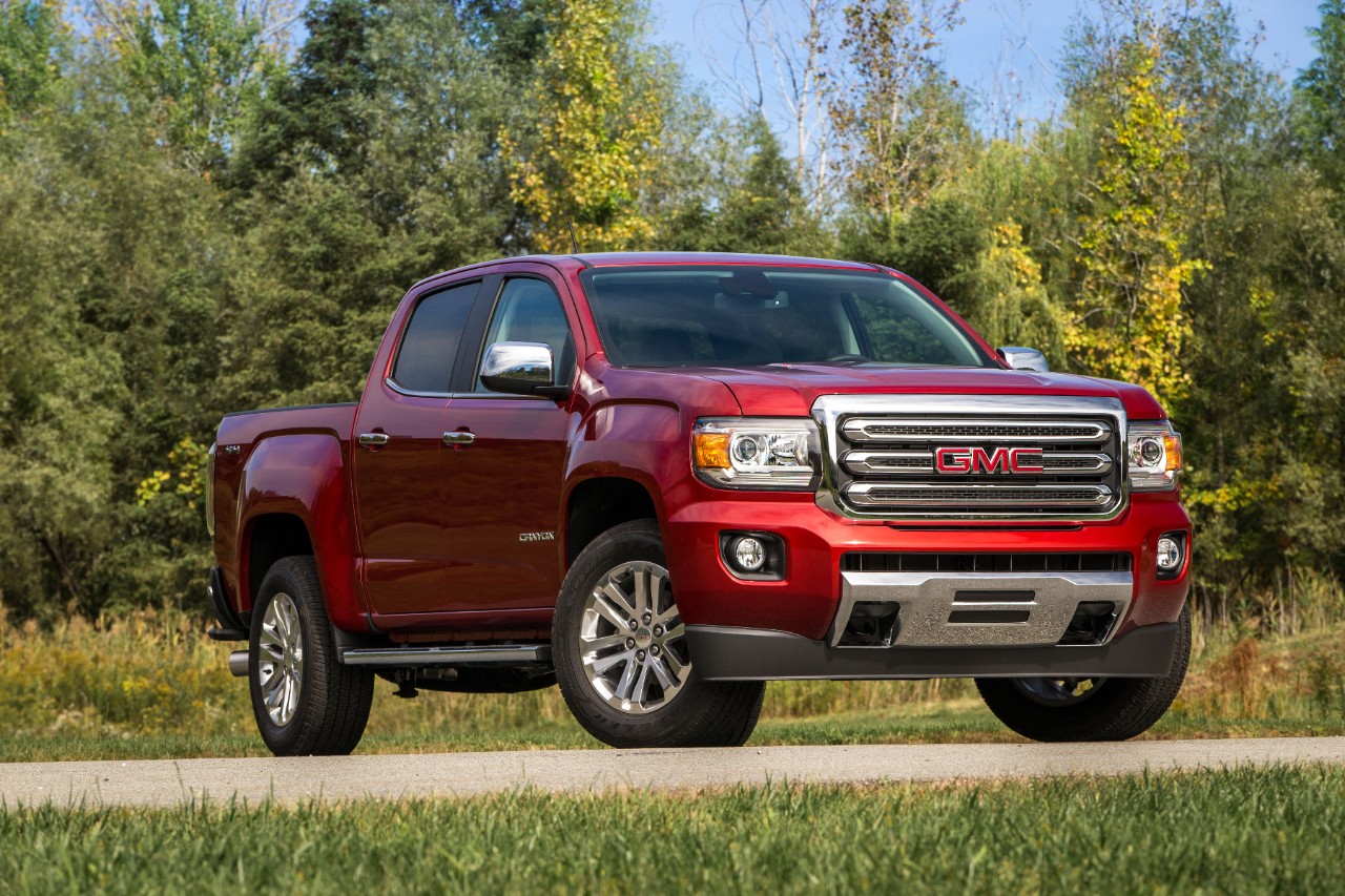 what-are-the-differences-between-the-2018-gmc-canyon-and-sierra-1500