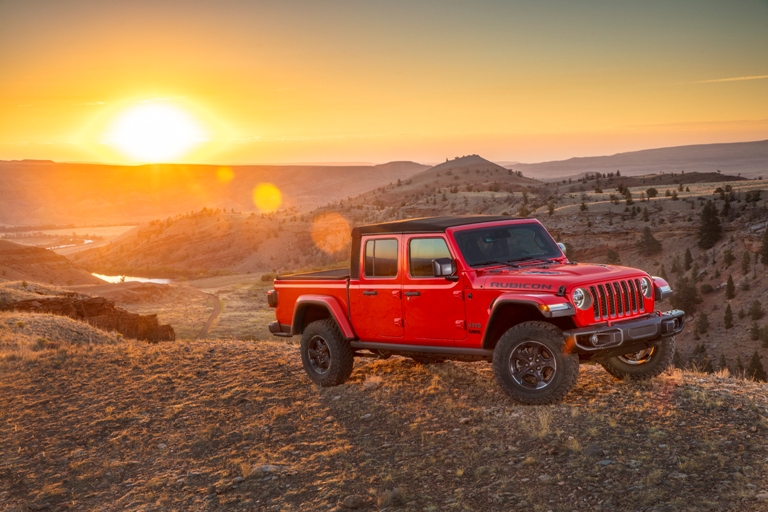 [PHOTOS] The 2020 Jeep Gladiator Officially Enters the Mid-Size Pickup 