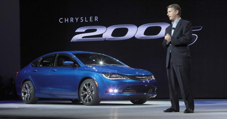 2015 Chrysler 200 Sedan at 2014 NAIAS: Beauty More than Skin Deep