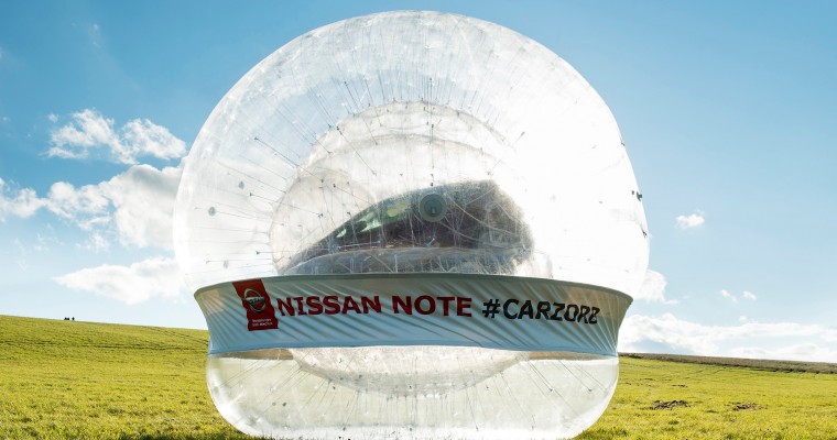 [VIDEO] This is a Nissan Note Zorbing in the CarZorb