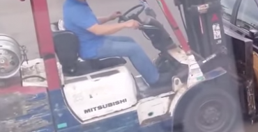 [Watch] Jerks Move Ford Falcon With Mitsubishi Forklift