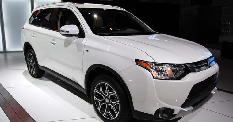 2015 Mitsubishi Outlander Earns IIHS Top Safety Pick+