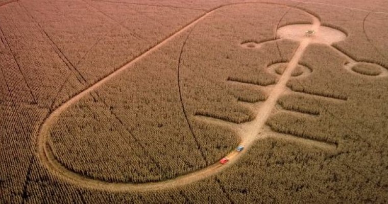 [VIDEO] Ford Brazil Uses UFOs and Crop Circles to Sell Fiesta