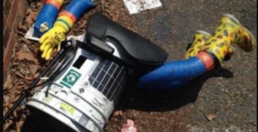 Hitchking Robot Attempts Cross-America Road Trip, Is Savagely Killed