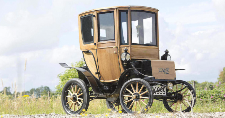 Leadfoot Ladies: Early Electric Cars Nearly Beat Gas Cars by Being ‘Women’s Cars’