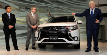 Mayor of London Unveils Redesigned Mitsubishi Outlander in Tokyo