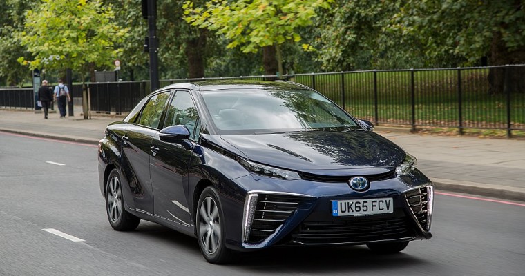 Toyota Mirai Wins 2016 <em>What Car?</em> Technology Award