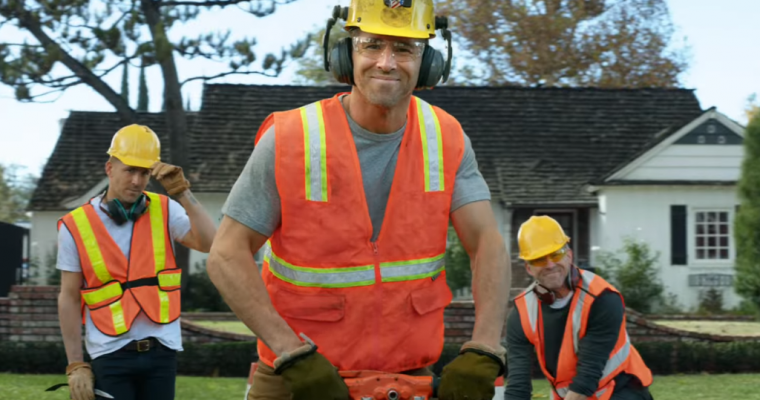 Hunkalicious Ryan Reynolds Ogled Over in Hyundai’s 2016 Super Bowl Ad [VIDEO]