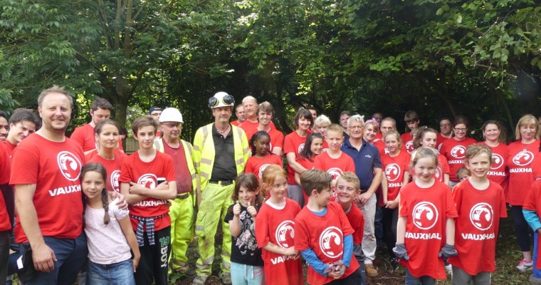 Vauxhall Volunteers Lend a Hand at Luton’s Dell Farm