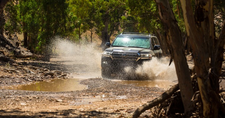 2017 Toyota Land Cruiser Overview