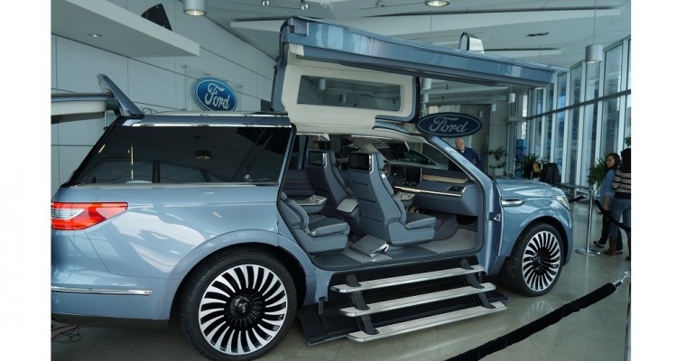 Lincoln Navigator Concept Turns Up at Ford of Canada HQ