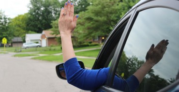 A Simple Guide to Using Hand Signals While Driving [PHOTOS]