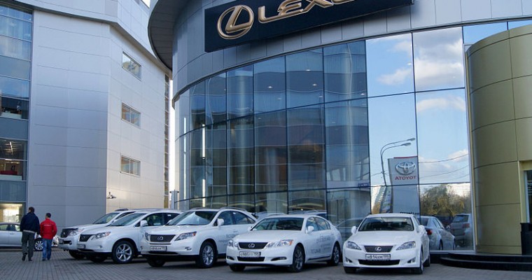 A Surplus of Used Luxury Sedans Have Begun Piling Up on Dealership Lots