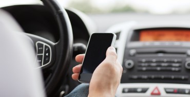 PSA: Stop Posting to Your Instagram and Snapchat Stories Behind the Wheel