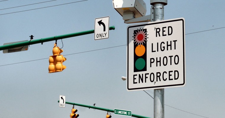 IIHS Reports Increase in Deaths from Running Red Lights