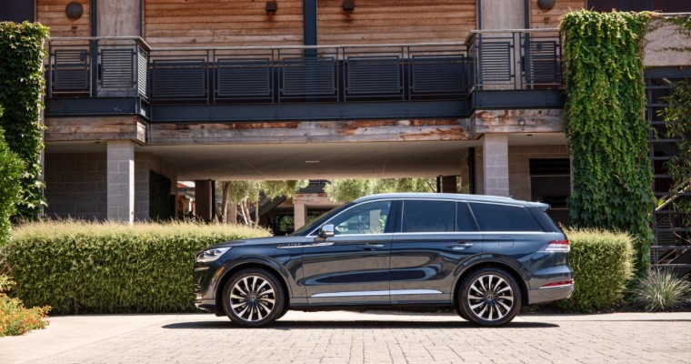 Lincoln Wins a Pair of Awards at 2020 Chicago Auto Show