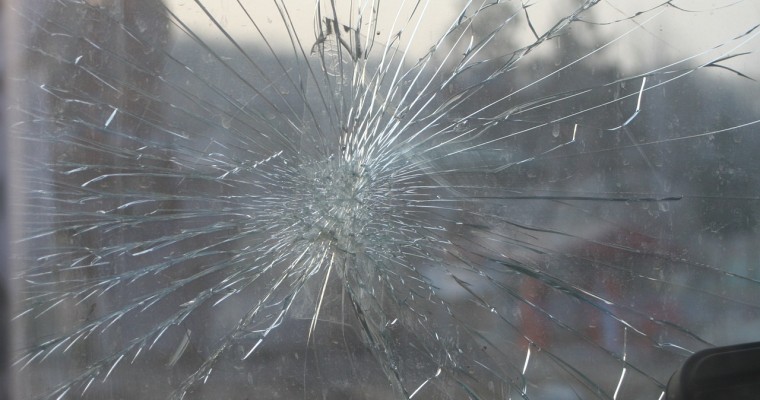 What To Do If Your Windshield Takes Damage While Driving