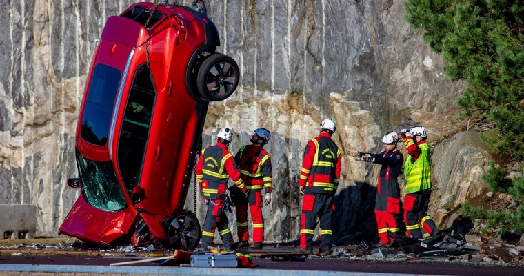 Volvo Dropped Cars From 30 Meters for Science