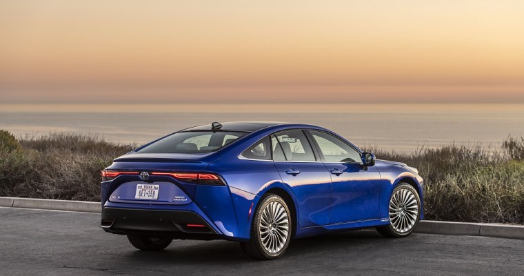 Toyota Mirai Goes 1,000 KM with One Tank of Hydrogen