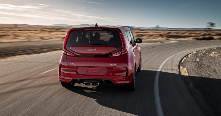 2022 Kia Soul Ditches Manual Transmission and More Updates