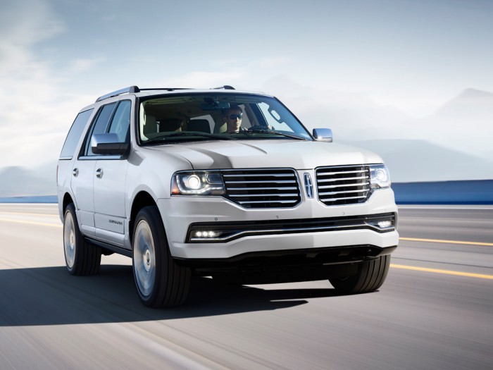 2015 Lincoln Navigator Hero Shot