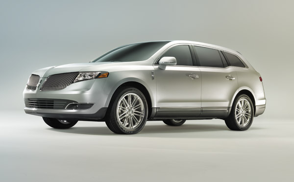 2014 Lincoln MKT Overview