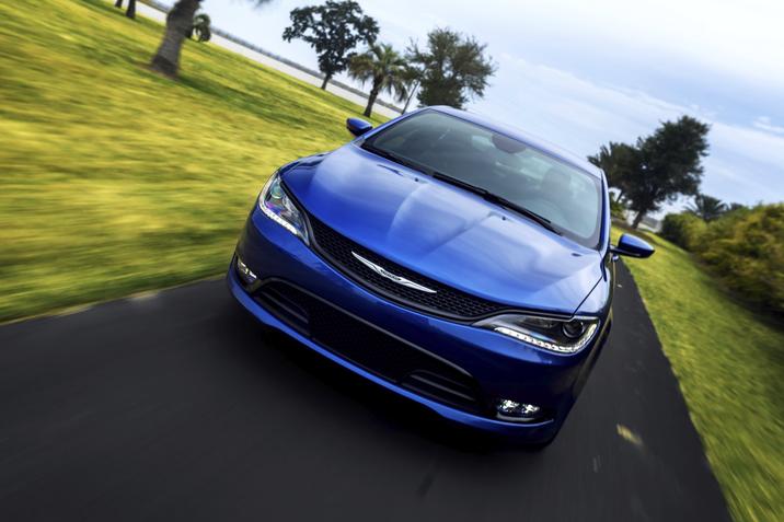 IIHS Names 2015 Chrysler 200 a Top Safety Pick Plus