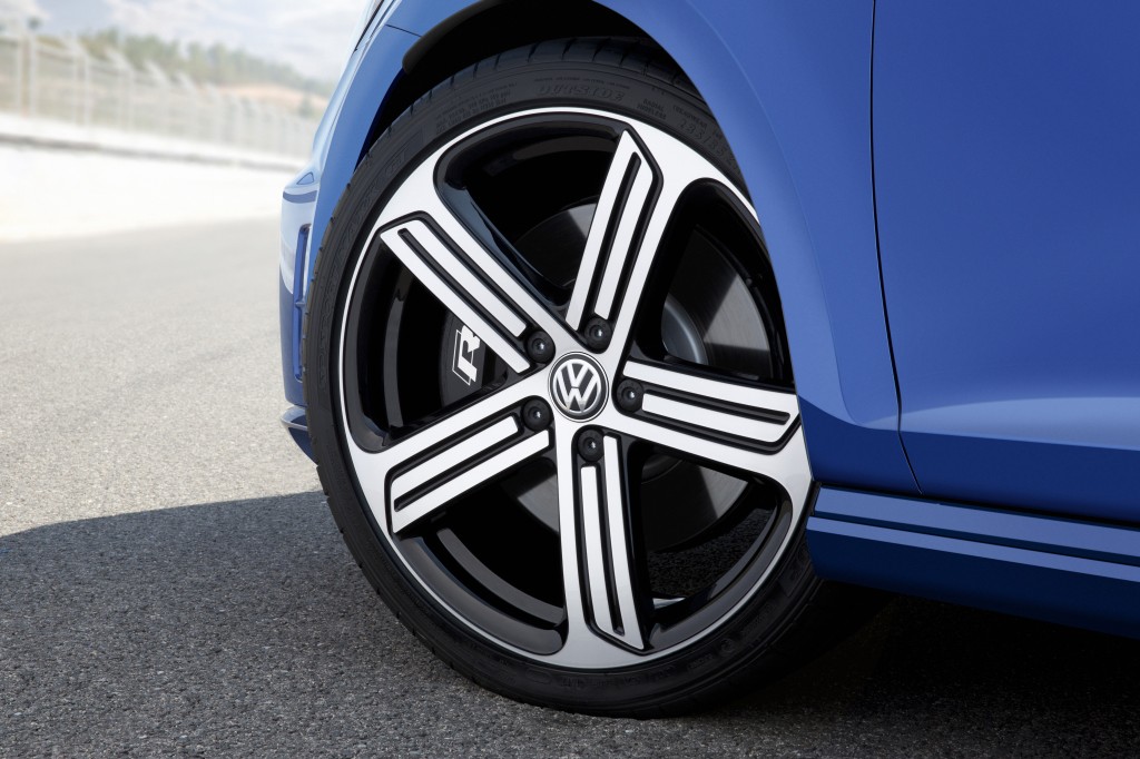 2015 Volkswagen Golf R wheel
