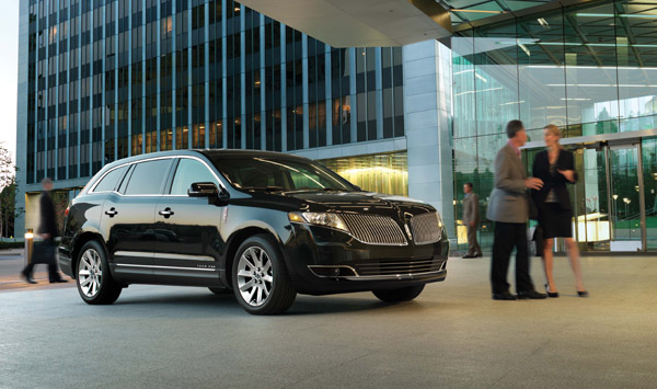 2013 Lincoln MKT Overview