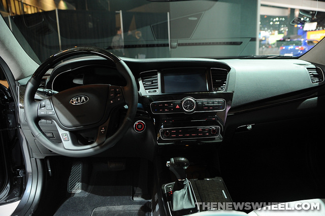 2014 Kia Cadenza Overview