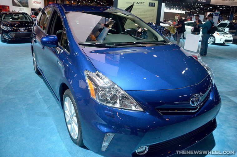 2014 Prius v Front