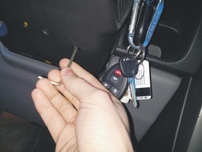 Car Hack – Key Stuck in Ignition: Pontiac Aztek - The News Wheel