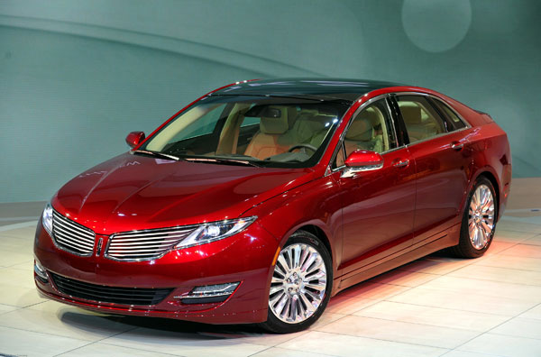 2013 Lincoln MKZ Overview