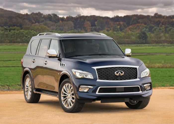 2015 Infiniti Q70 and QX80 at NYIAS