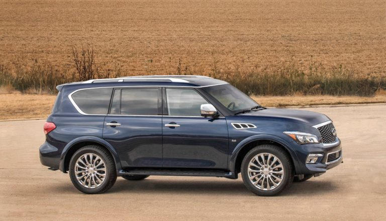 2015 Infiniti Q70 and QX80 at NYIAS