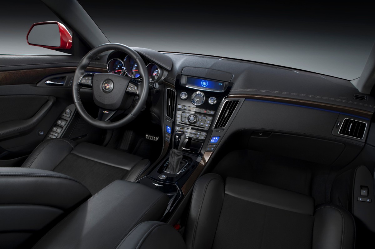 2013 CTS-V wagon interior