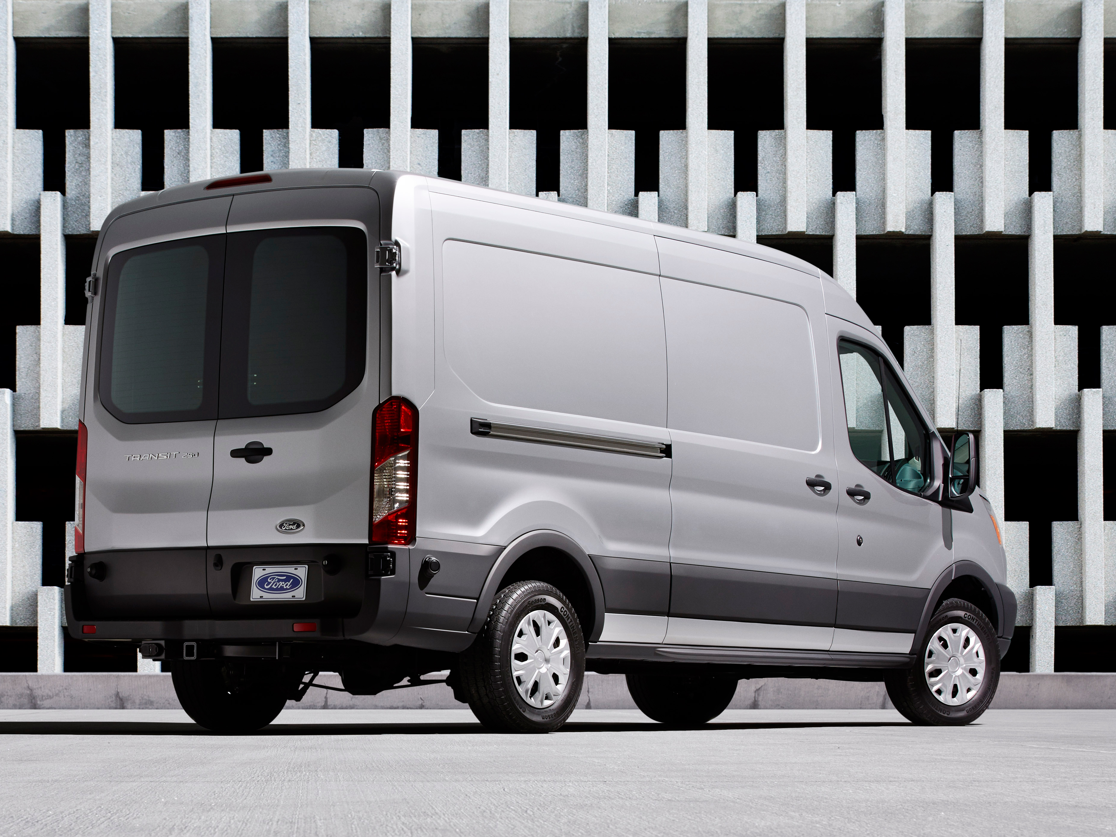 Сколько весит ford transit