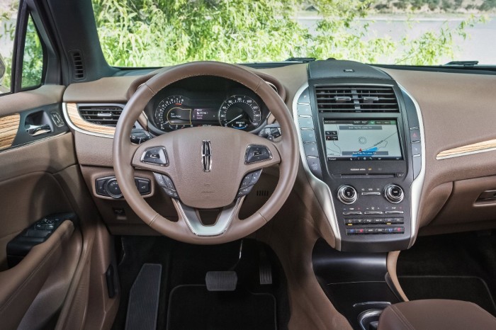 2015 Lincoln MKC overview