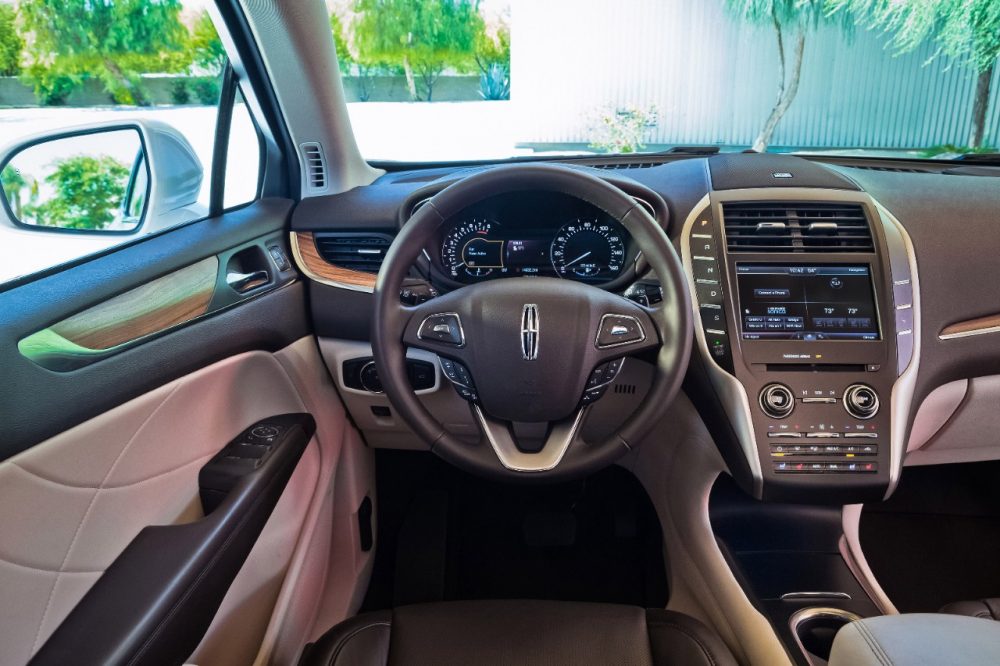 2015 Lincoln MKC Boasts Deepsoft Leather (12)