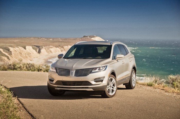 2015 Lincoln MKC overview