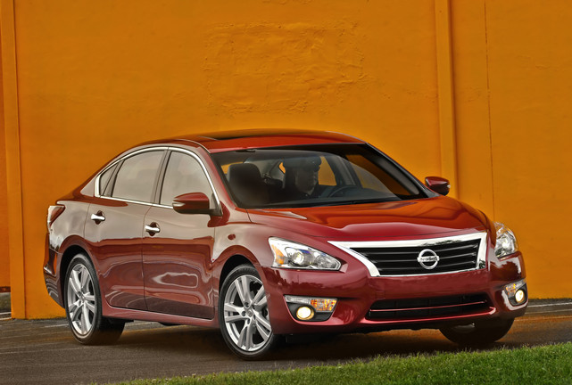 2015 Nissan Altima Overview