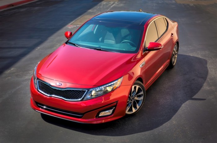 Edmunds Says 2015 Optima Lease Deal Is Among the Best