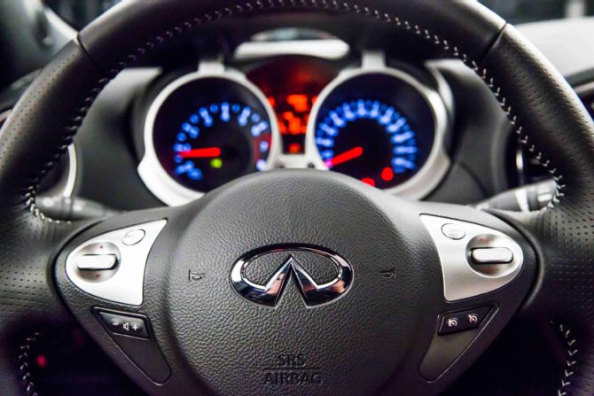 infiniti-esq-steering-wheel