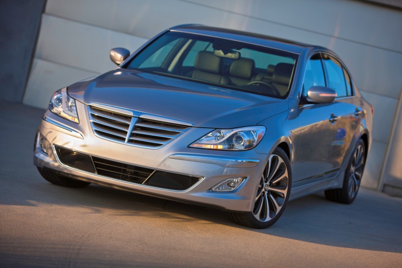 2013 Hyundai Genesis Overview