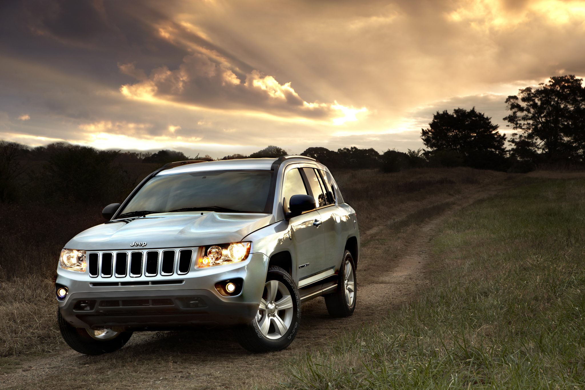 Капот jeep compass 2013